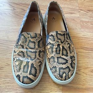 Aquatalia Onida shoes. Size 9.5